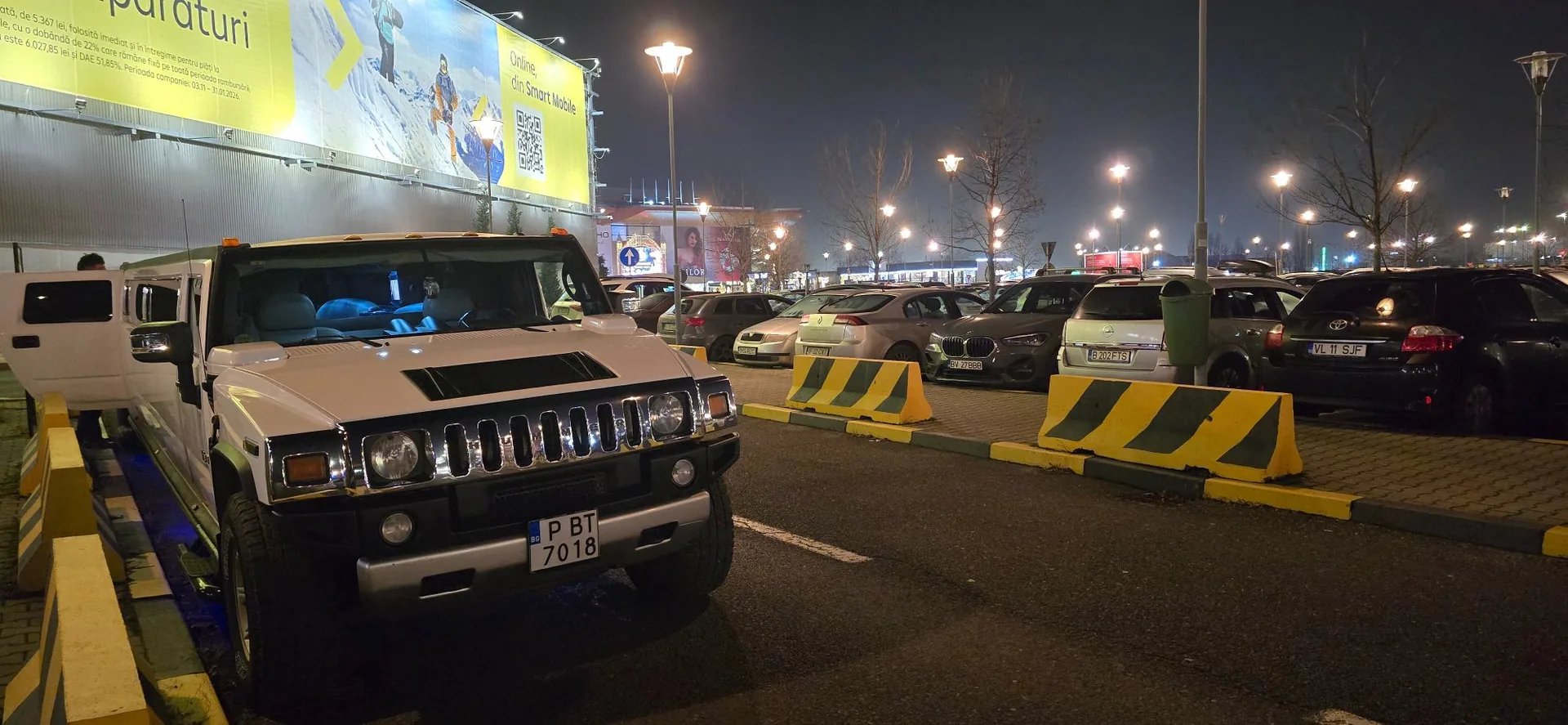 Limuzină Hummer H2 transfer VIP București noapte — Star Limo